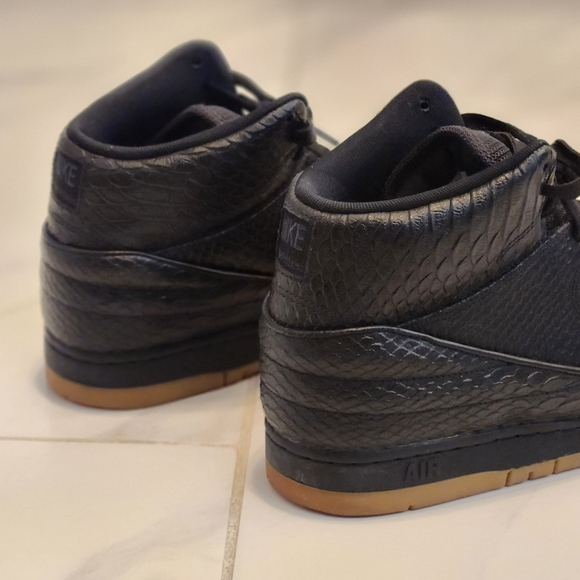 Nike Air Python - Picture 2 of 5